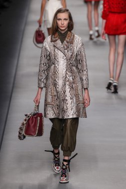 Fendi moda defilesi