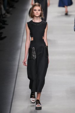 Fendi moda defilesi