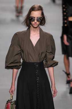 Fendi moda defilesi