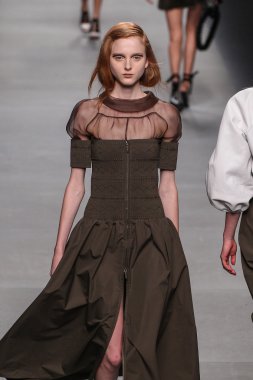 Fendi moda defilesi