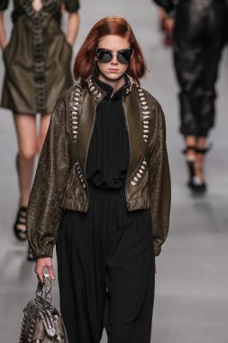 Fendi moda defilesi