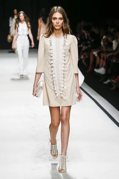 Elisabetta Franchi modeshow — Stockfoto