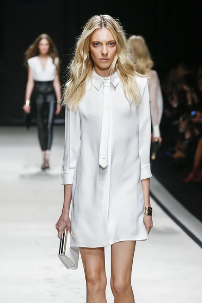 Elisabetta Franchi modeshow — Stockfoto