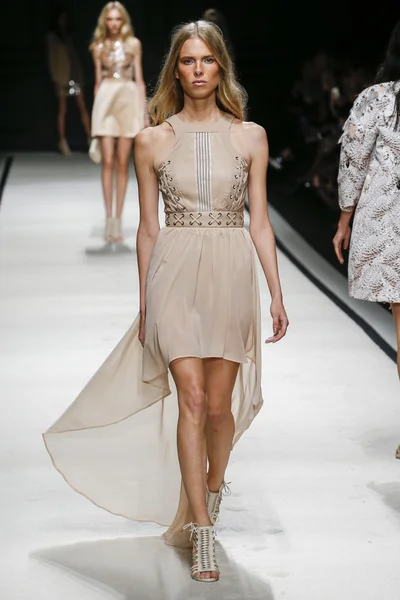 Elisabetta Franchi desfile de moda — Fotografia de Stock