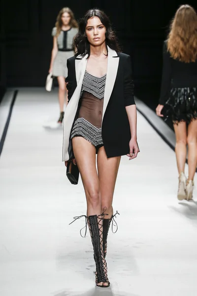 Elisabetta Franchi modeshow — Stockfoto