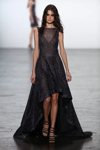 Tadashi Shoji herfst 2016 — Stockfoto