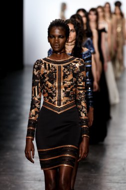 Tadashi Shoji 2016 Sonbaharı