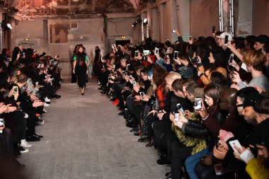 Y proje moda defilesi