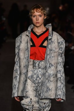 Y proje moda defilesi