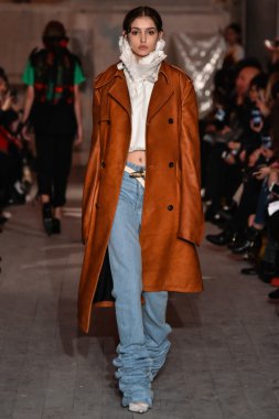 Y proje moda defilesi