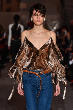 Y proje moda defilesi