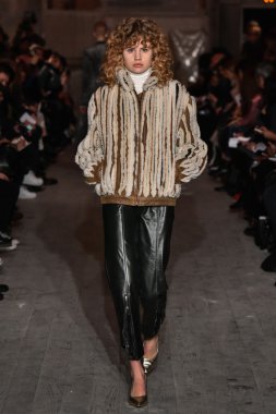 Y proje moda defilesi