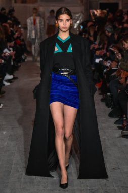 Y proje moda defilesi