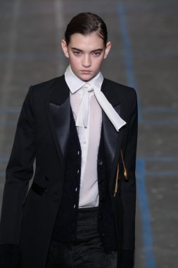 John Galliano gösteri