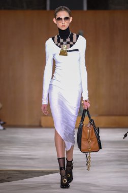 Loewe fashion show