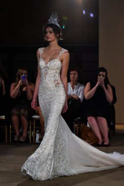 Galia Lahav Gelin Pist Gösterisi