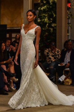 Galia Lahav Gelin Pist Gösterisi