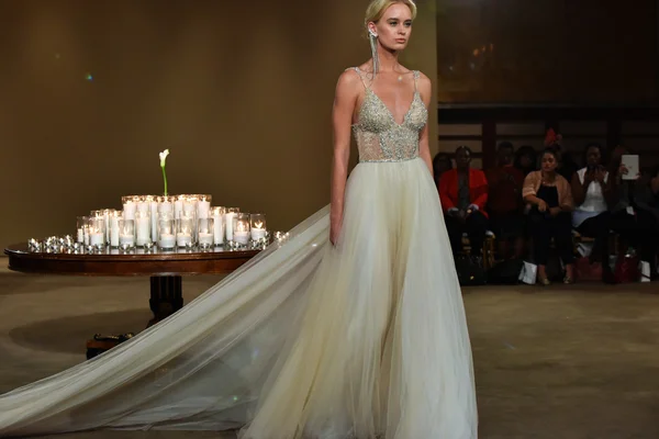 Galia Lahav Bridal Runway Show — Stock Photo, Image