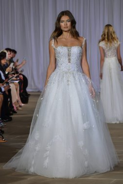 Ines Di Santo pist gösteri