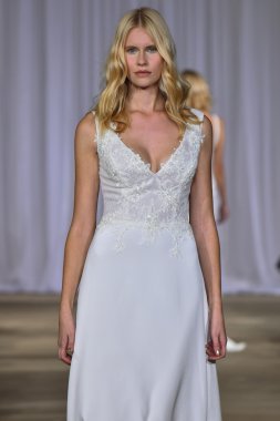 Ines Di Santo pist gösteri