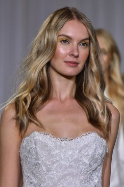 Ines Di Santo pist gösteri
