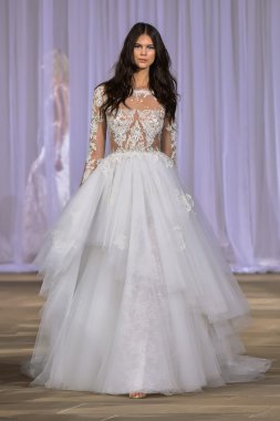 Ines Di Santo pist gösteri