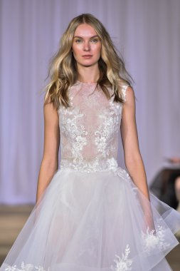 Ines Di Santo pist gösteri