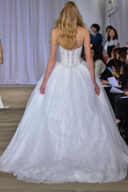 Ines Di Santo pist gösteri