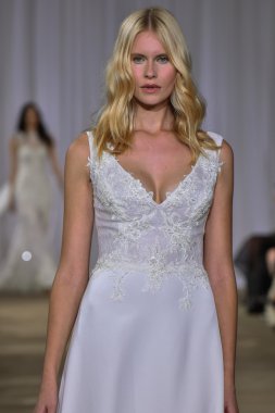 Ines Di Santo pist gösteri