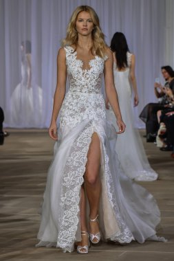 Ines Di Santo pist gösteri