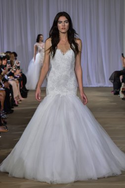 Ines Di Santo pist gösteri