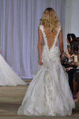 Ines Di Santo pist gösteri