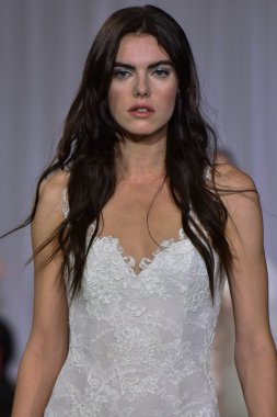 Ines Di Santo pist gösteri