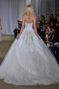 Ines Di Santo pist gösteri