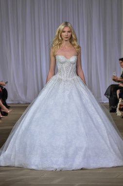 Ines Di Santo pist gösteri