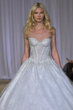 Ines Di Santo pist gösteri