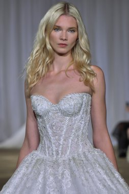 Ines Di Santo pist gösteri