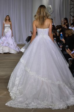 Ines Di Santo pist gösteri