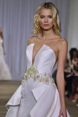 Ines Di Santo pist gösteri