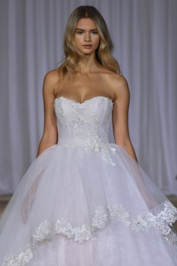 Ines Di Santo pist gösteri