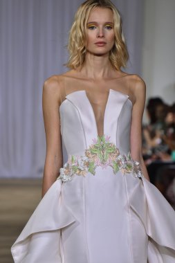 Ines Di Santo pist gösteri