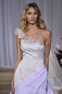 Ines Di Santo pist gösteri