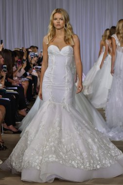 Ines Di Santo pist gösteri