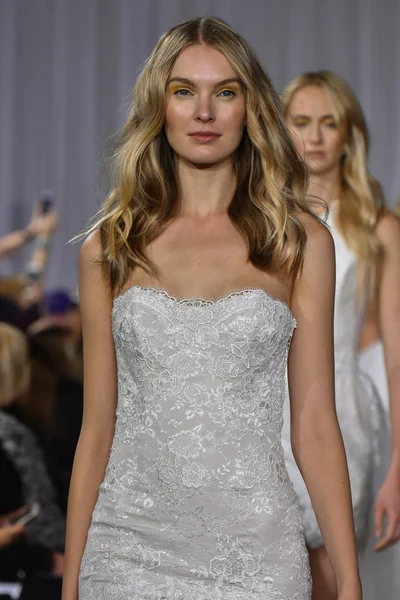 Ines Di Santo pist gösteri