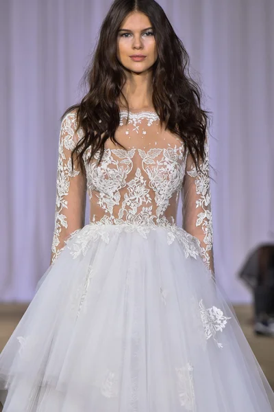 Ines Di Santo pist gösteri