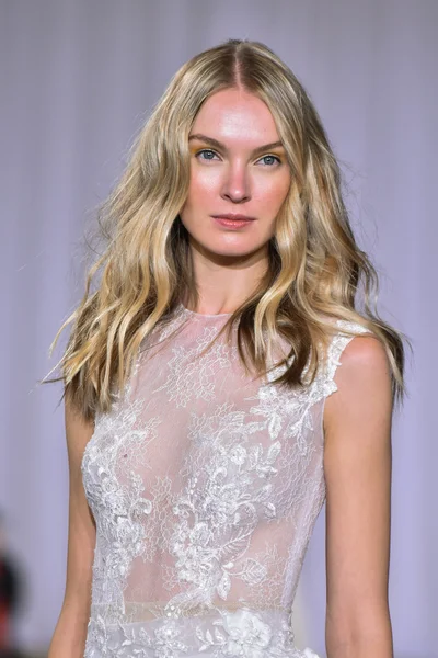 Ines Di Santo pist gösteri