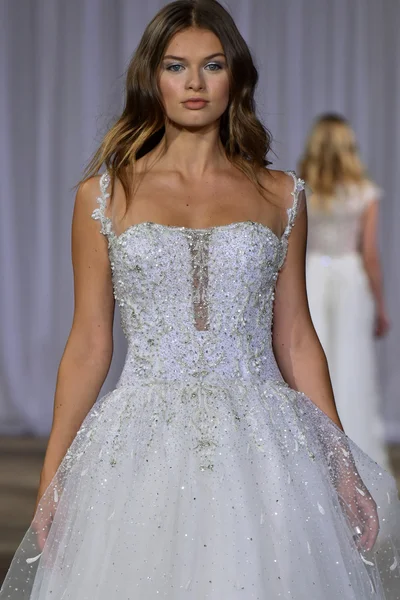 Ines Di Santo pist gösteri