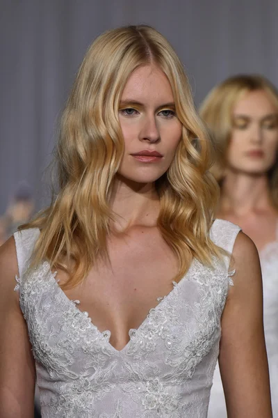 Ines Di Santo pist gösteri