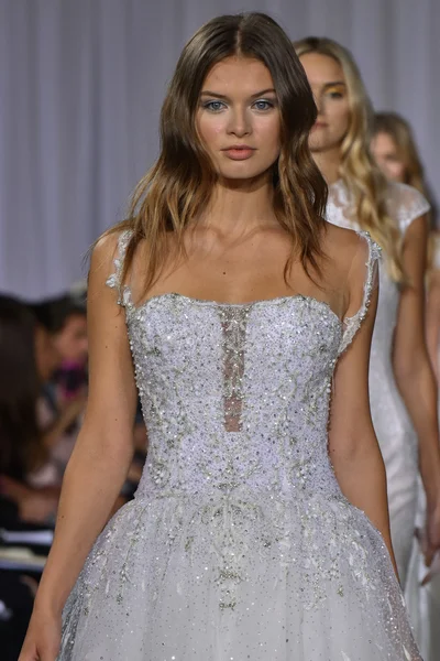 Ines Di Santo pist gösteri