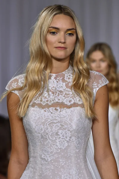 Ines Di Santo pist gösteri